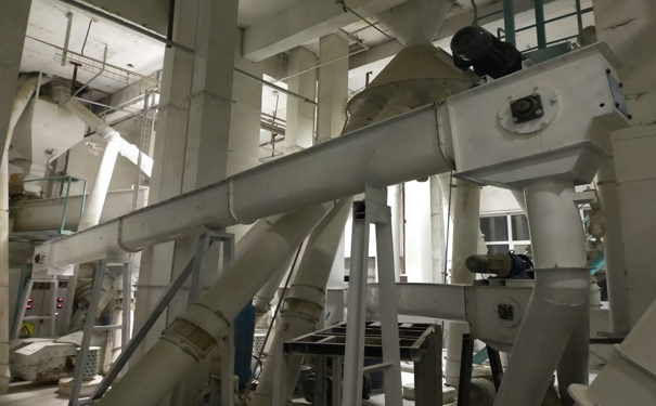 飼料成套加工設(shè)備報價多少錢?其未來的發(fā)展還存在很多問題