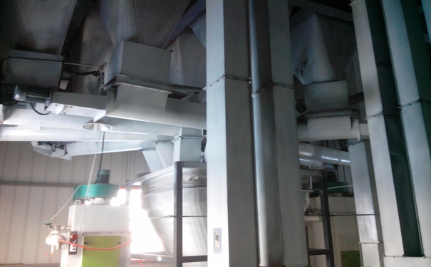 一套飼料全自動加工機(jī)械多少錢?提高其效率又需要做些什么呢?