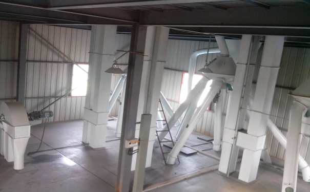 飼料加工成套設(shè)備價(jià)格多少?其又該如何正確進(jìn)行使用呢?