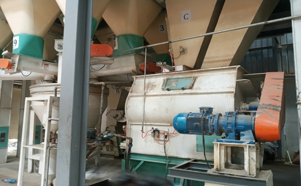 混合飼料的機器對養(yǎng)殖業(yè)效益有著至關重要的影響